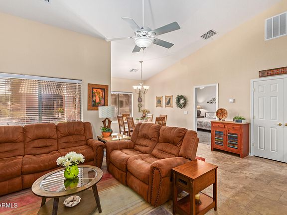 5th image of 1547 E LAUREL Drive