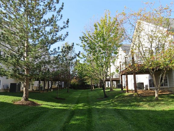 4th image of 161 Worthington Cir #17