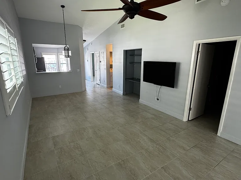 163 Breezeway Ct — Photo 6