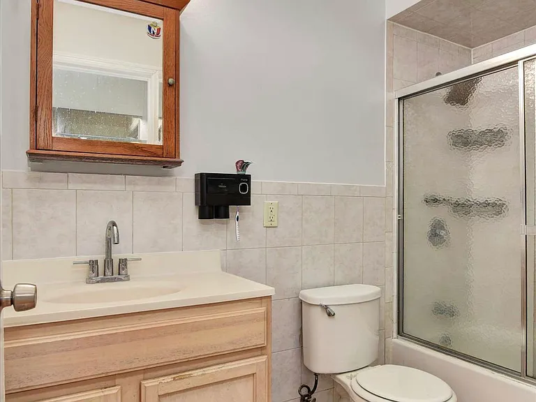 132 William St #1 — Photo 1