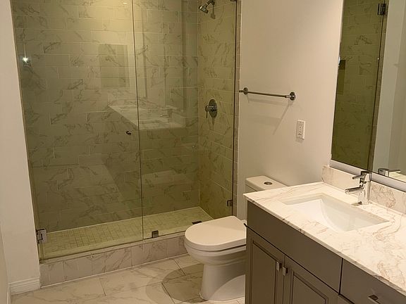 4th image of 230 S Hamilton Dr #27870b829