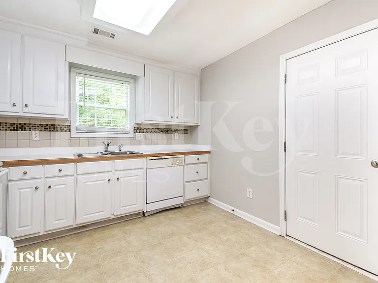 996 Highway 211 NE — Photo 6