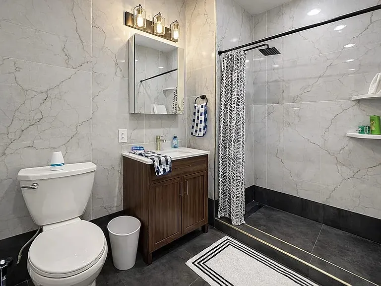 92 N Swan St #101 — Photo 14