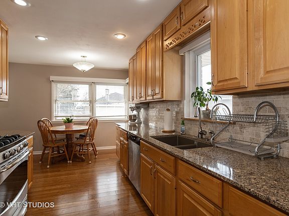 4th image of 340 W McKinley Ave