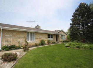 18600 W Observatory Rd, New Berlin, WI 53146