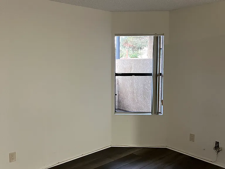 1371 Loma Ave — Photo 19