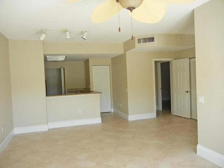 3 bed, 2.0 bath, 1278 sqft, $2,818 — Photo 3