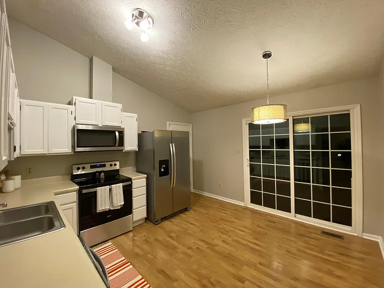 6033 Waterbury Ln — Photo 6