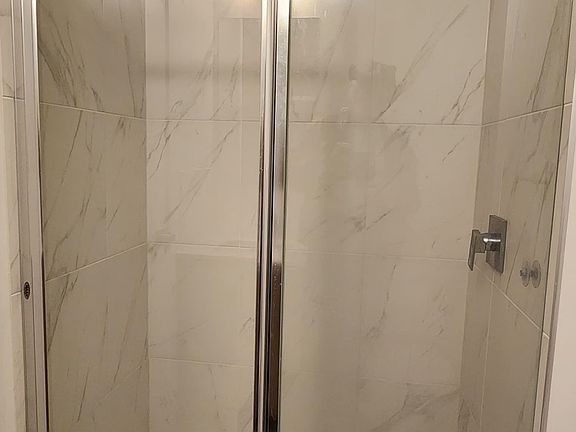 5th image of 31 Tippett Rd #1015