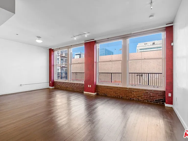 257 S Spring St #2B — Photo 3