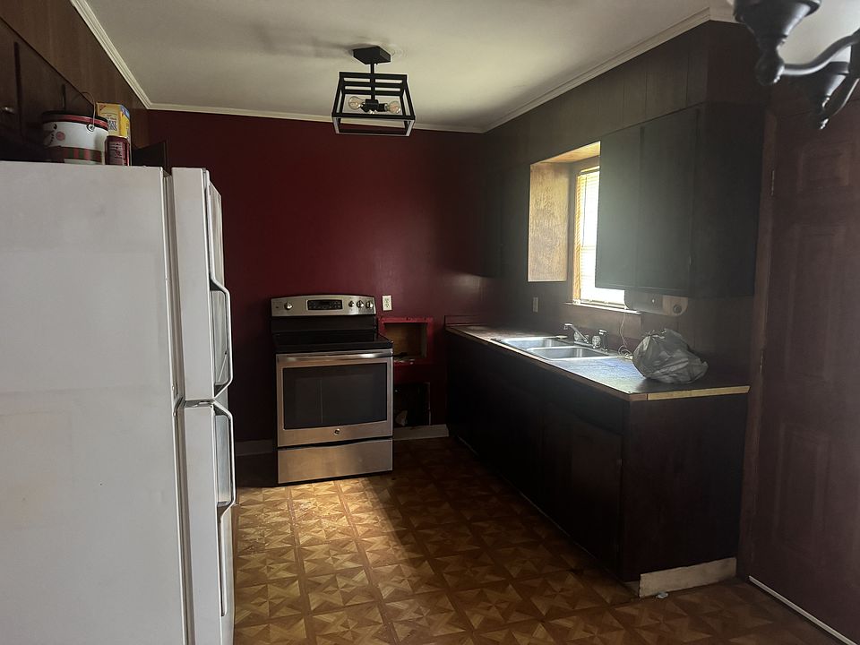 2nd image of 323 Murphy Cir