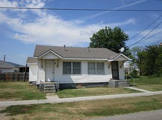 313 N McKenna St, Poteau, OK 74953