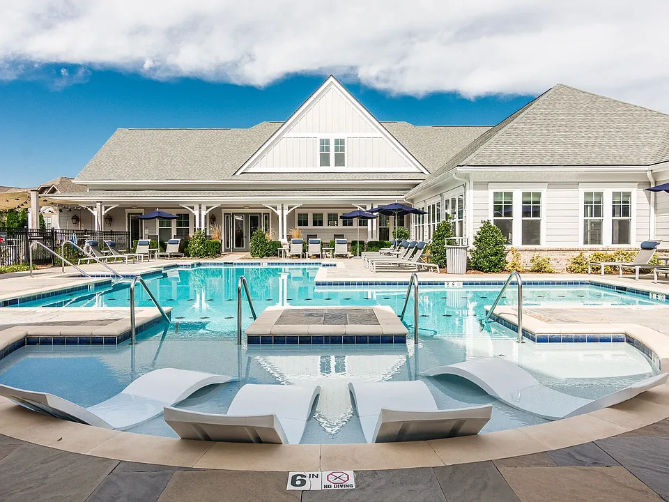 Heartwood at Lockwood Glen apartments community photo