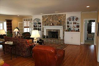 3rd image of 21 Rivercrest Dr