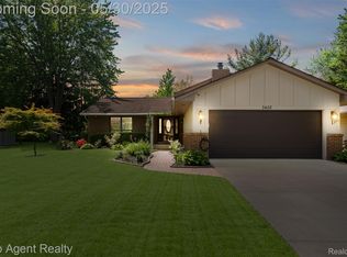 3403 Auburn Dr, Troy, MI