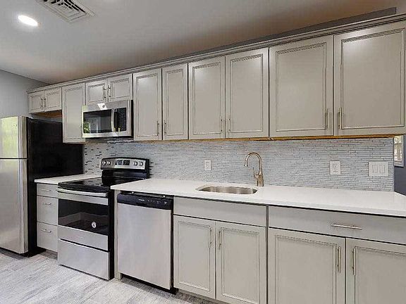 5th image of 47 Washington Heights St