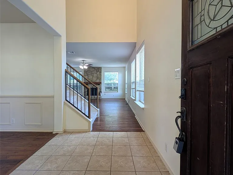 1602 Westmeadow Trl — Photo 4