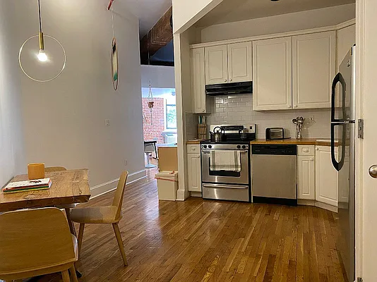 Rented by Dream Space Realty | media 31