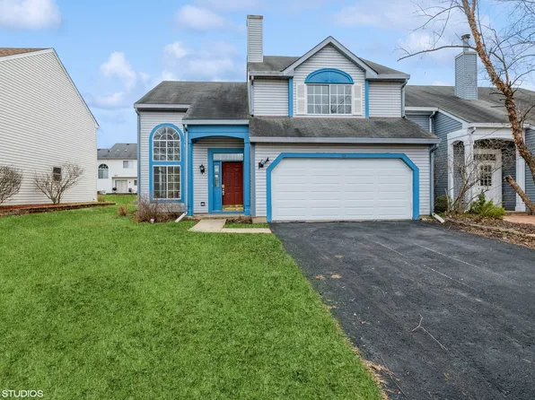 19 E Country Walk Dr #19, Round Lake, IL 60073