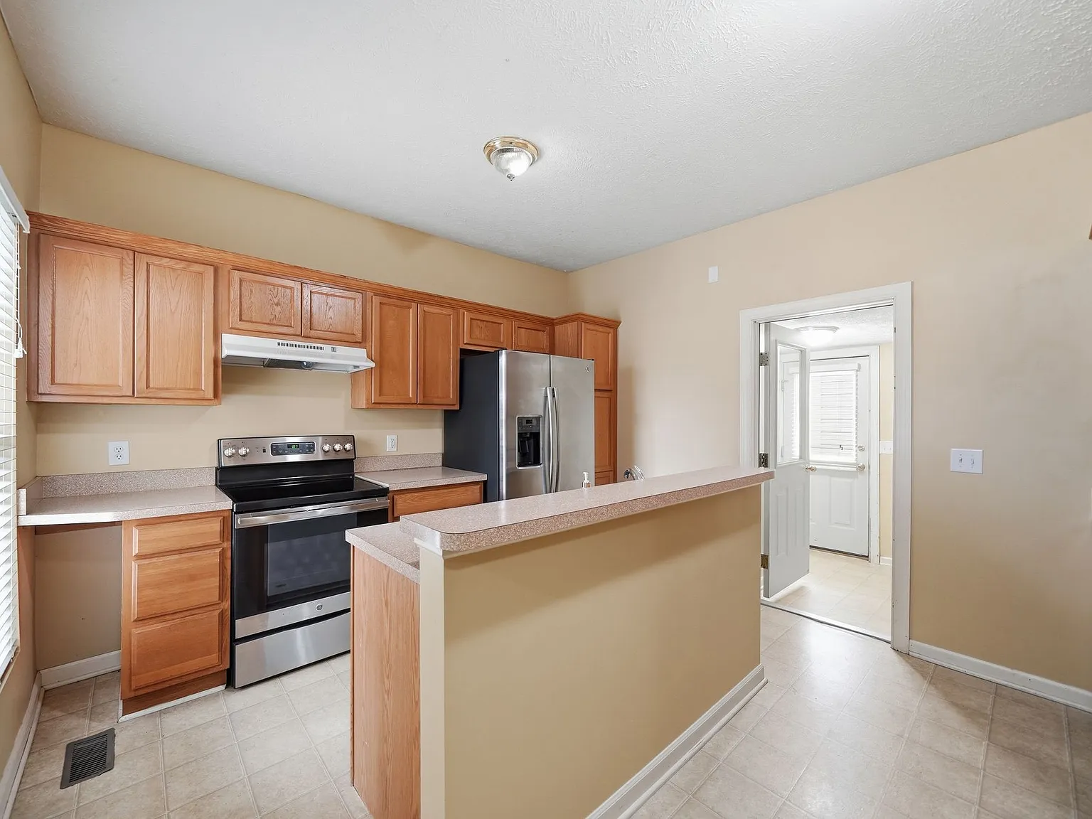 3 bed, 1300 sqft, $1,950 — Photo 4