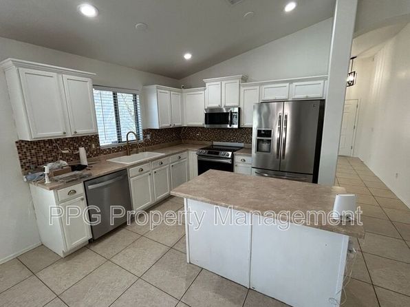7108 W Fawn Dr