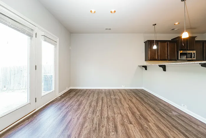 3 bed, 2.5 bath, 1805 sqft, $2,095 — Photo 4