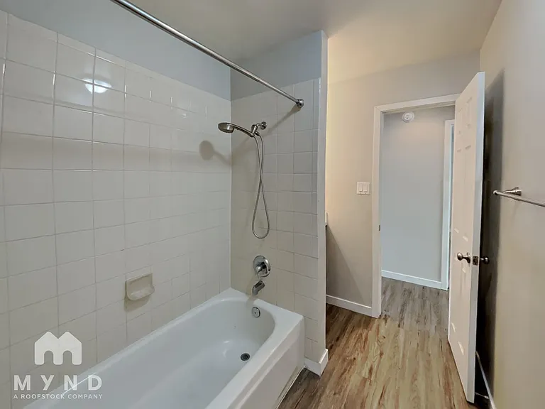 1013 James Lovell St — Photo 16