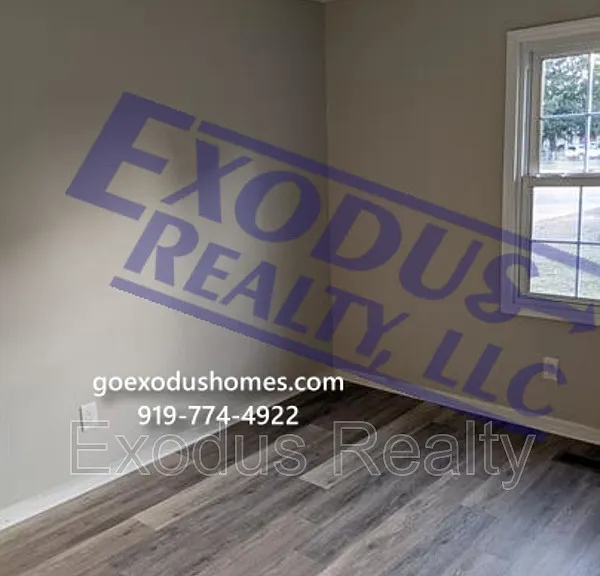 5812 Shenandoah Dr — Photo 3