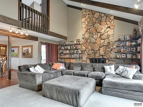 5th image of 15305 Jones Cir
