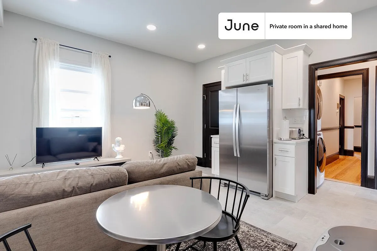 Full bedroom in 4 bed/1.5 bath home in South Boston #194 3C — Photo 4