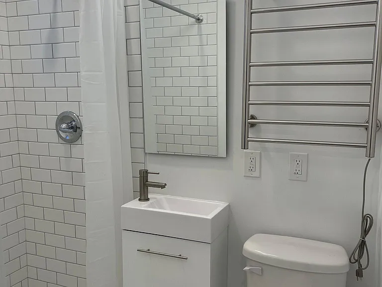 2309 Christian St #1 — Photo 4
