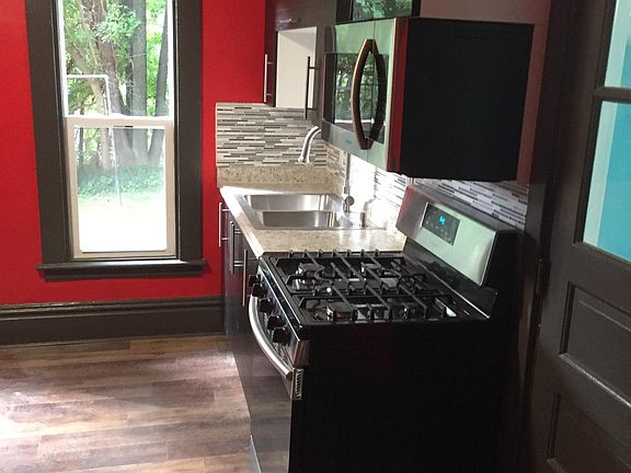 3rd image of 861 Prospect Ave NE