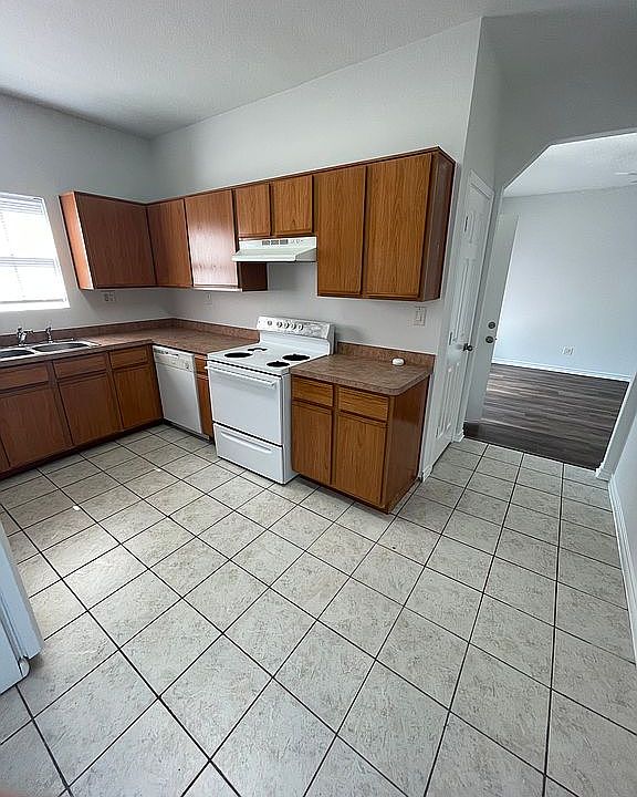 2nd image of 1926 Amie Michele Ln APT 9