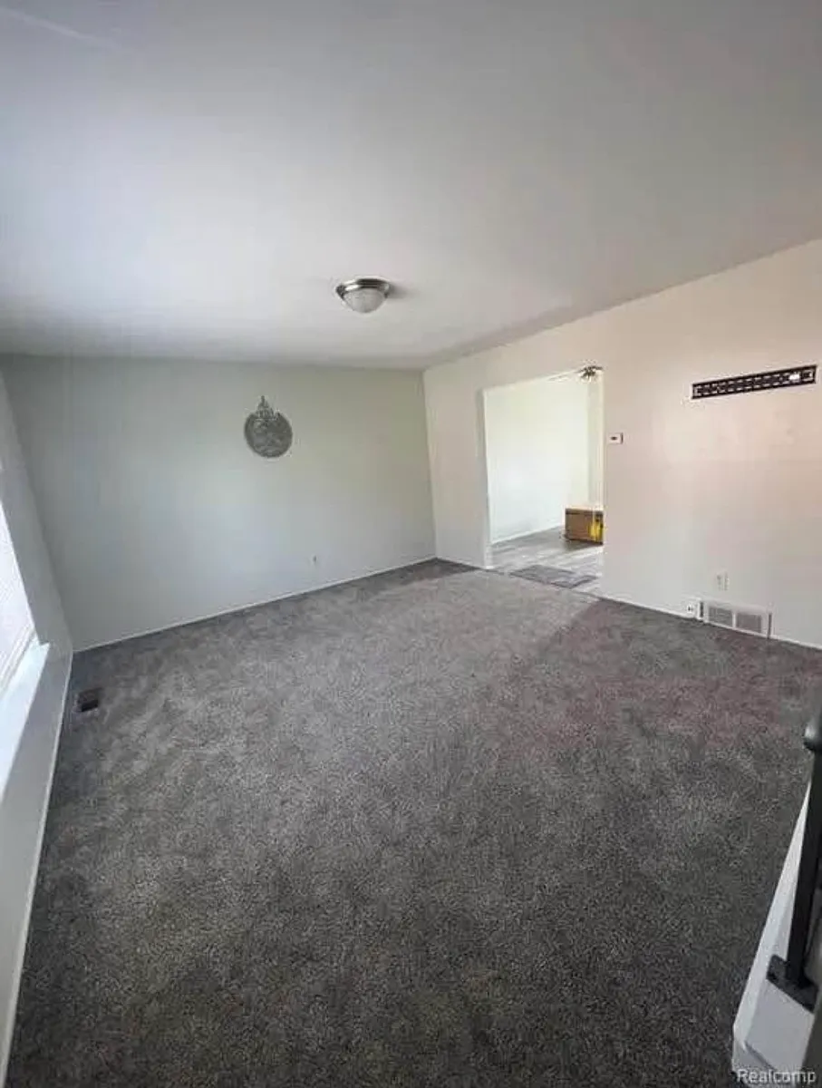 Building Photo - 263 Riverbank St #263
