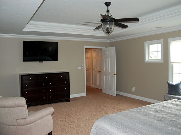 3rd image of 111 Camelot Ct