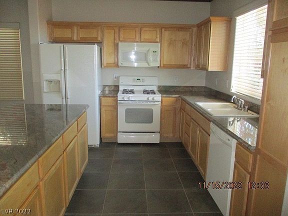 5th image of 710 Sand Primrose St