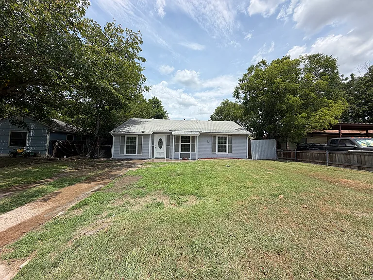 714 SW Dallas St — Photo 28