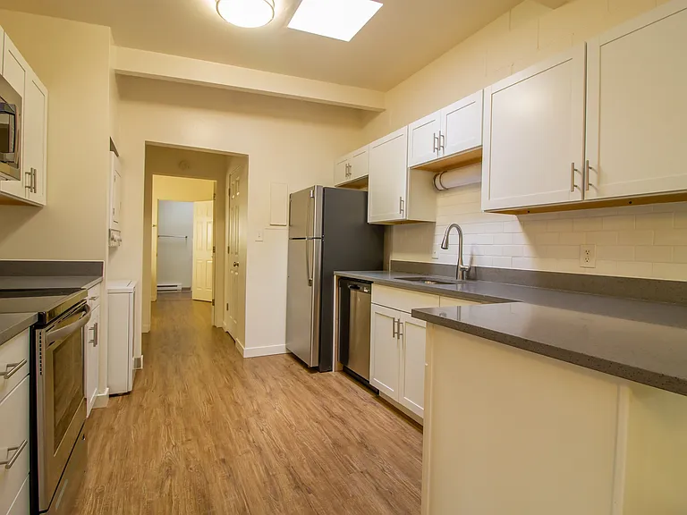 Tahitian Terrace Apartments — Photo 8