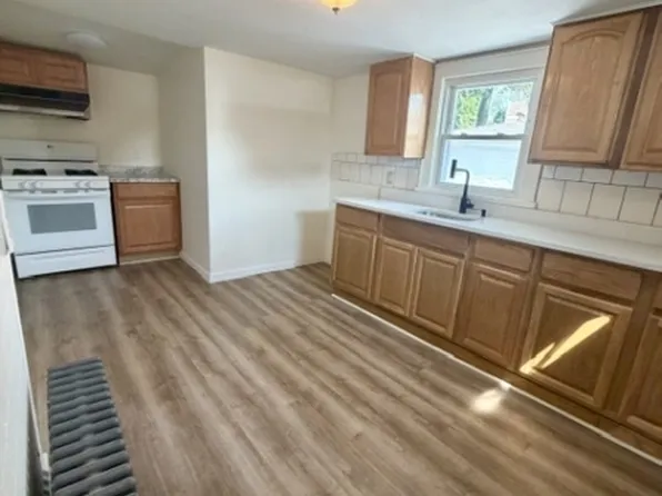 37 E McFarlan St, Dover, NJ 07801