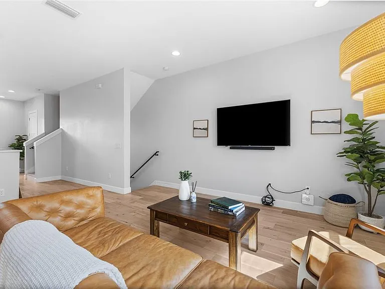 401 N Oregon Ave #9 — Photo 9
