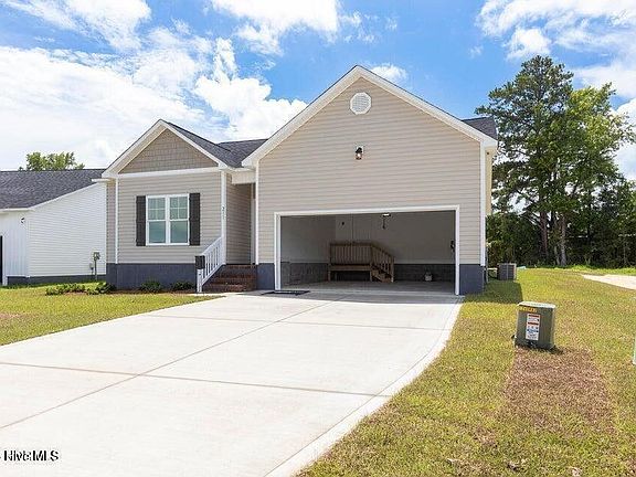3rd image of 314 E Theriault Court