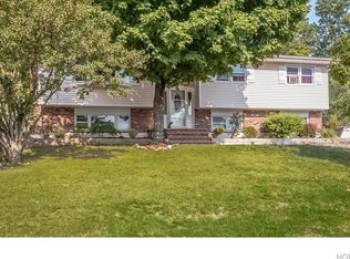 16 Juniper Ln, Monroe, NY 10950