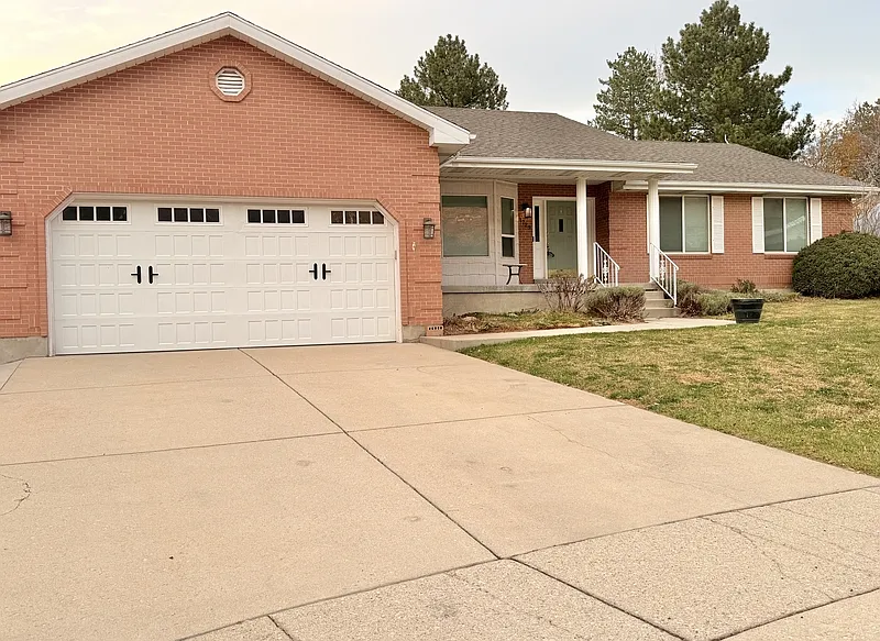 1729 E Colchester Ct
