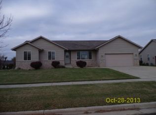 1352 Broadway Dr, Sun Prairie, WI 53590