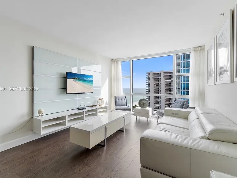 6801 Collins Ave #LPH10 — Photo 2