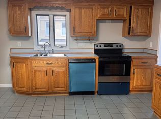 66 Taylor St, Holyoke, MA 01040