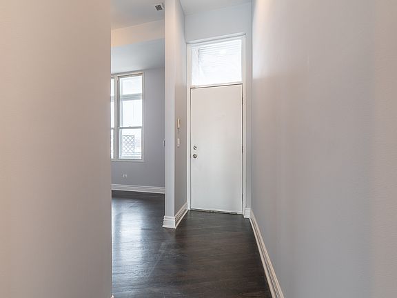 3rd image of 1729 N Clybourn Ave #Rc