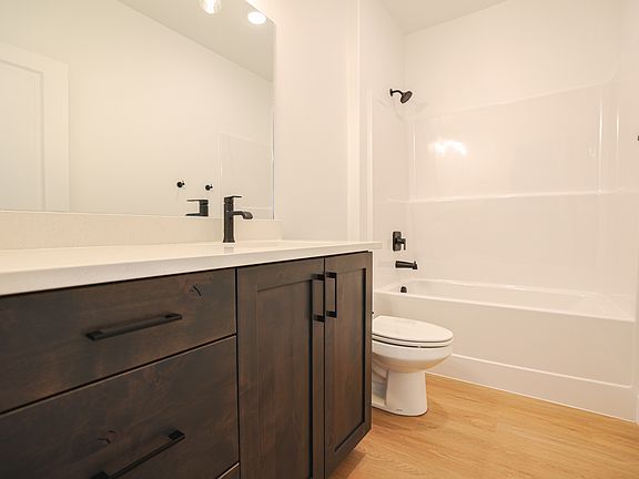 3rd image of 3093 N Grant Ave