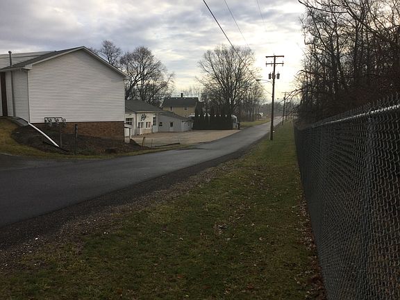 2nd image of 401 Stratavon Dr NW