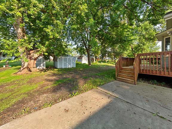 5th image of 1209 7th St SE